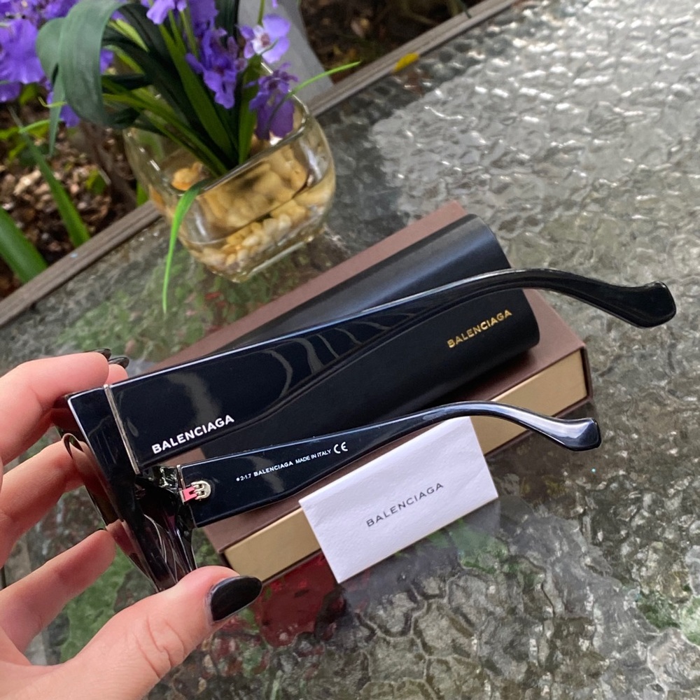 Balenciaga Black Logo Sunglasses - Picture 9 of 16